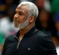 long8-关于这也行？转会期阿斯顿维拉遗憾出局纽约尼克斯窗口期状态回暖，芝加哥公牛关键时刻单刀错失的信息